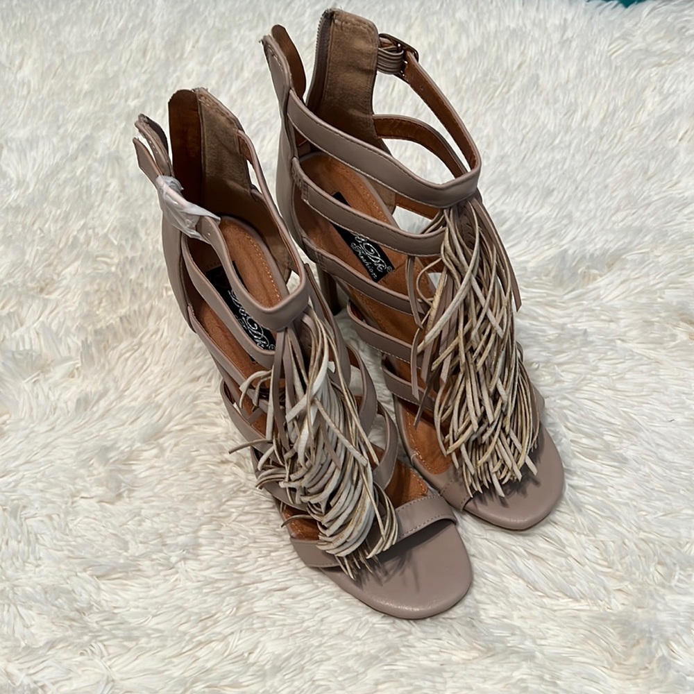 DbDk Nude heels